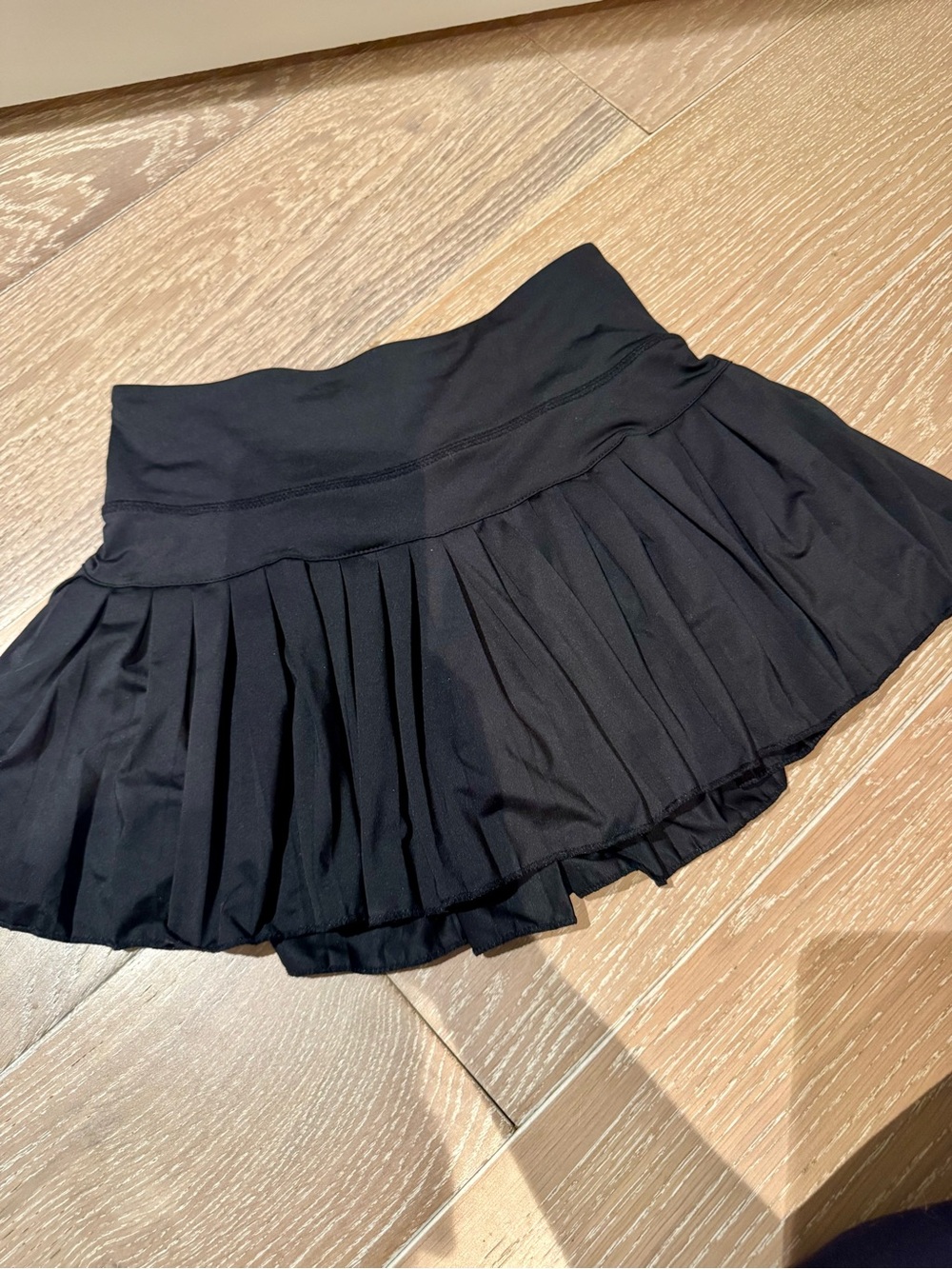 GoldHinge Black Pleated Tennis Skirt - Picture 5 of 6